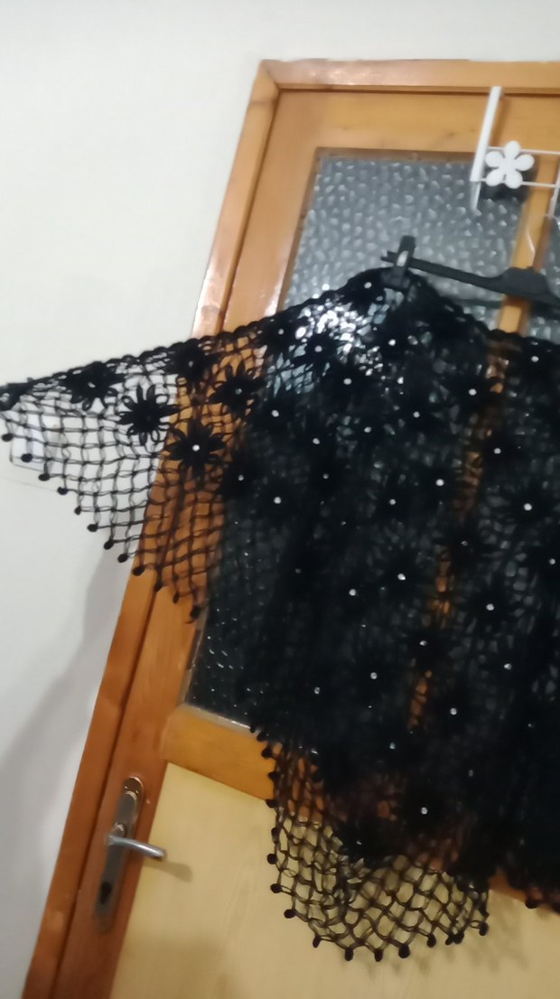 Siyah Dantel Detaylı Gotik Kadın Şal - Görsel 2