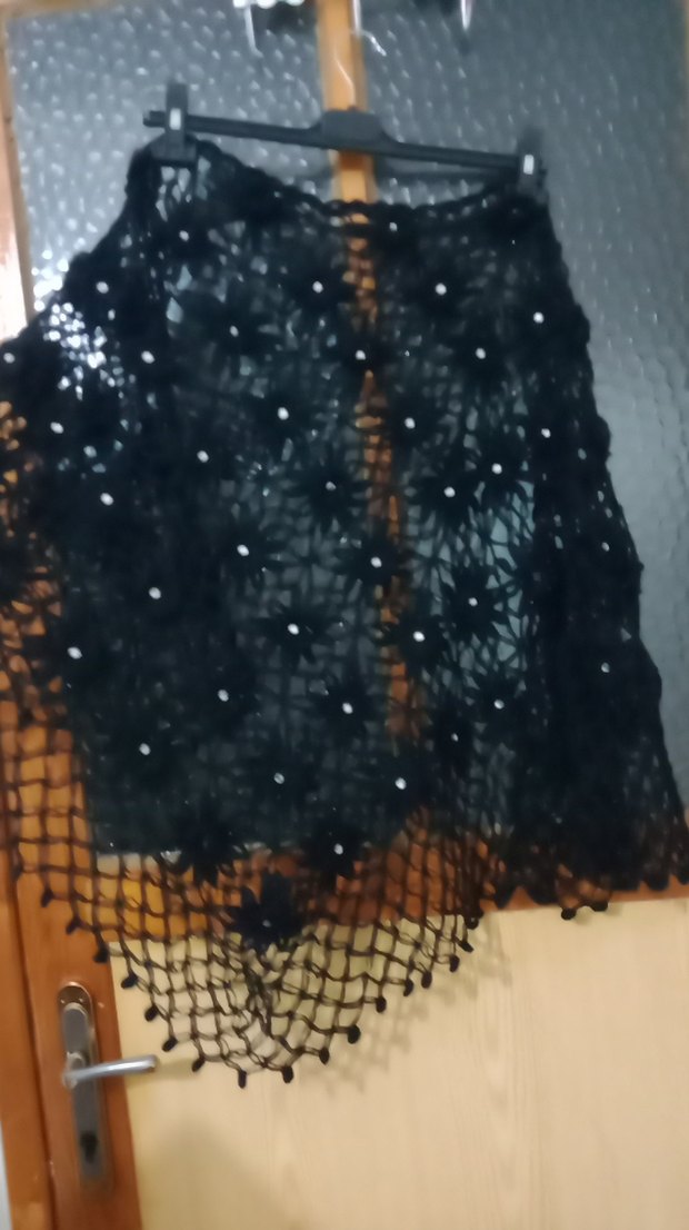 Siyah Dantel Detaylı Gotik Kadın Şal - Görsel 3