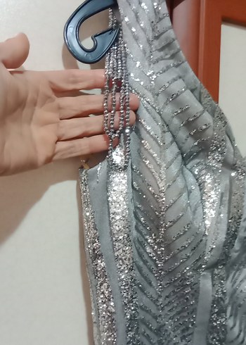 Gri Yılan Desenli Uzun Abiye Elbise - Görsel 3