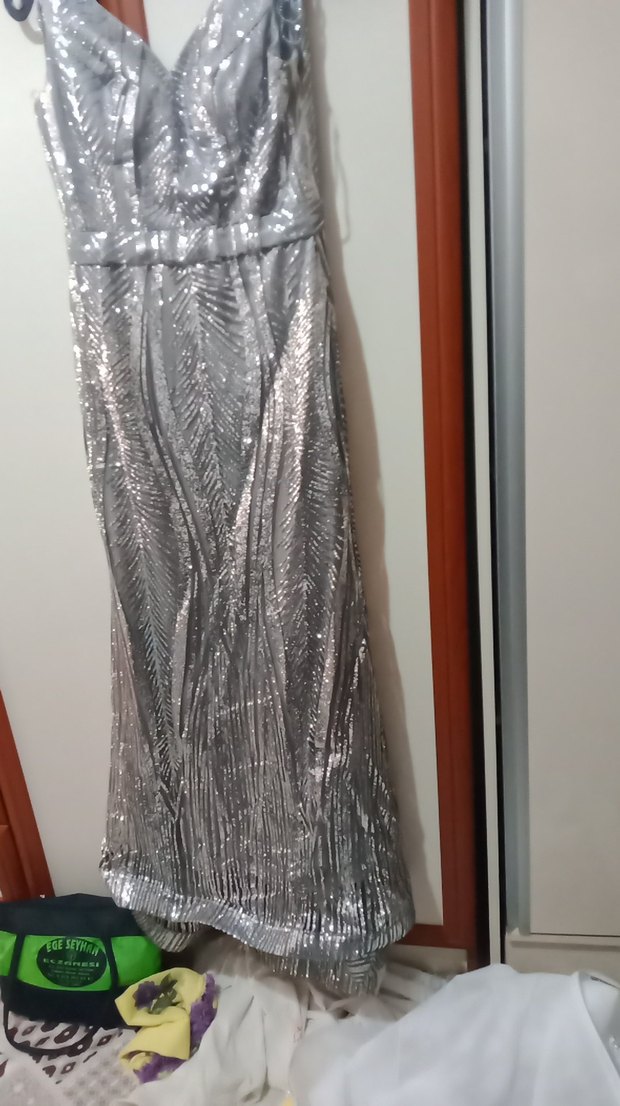 Gri Yılan Desenli Uzun Abiye Elbise - Görsel 2