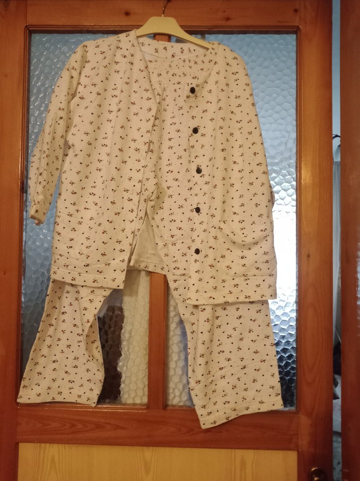 Bej Çiçekli Uzun Kollu Vintage Pijama 2elbise 1pijama takımı - Görsel 4
