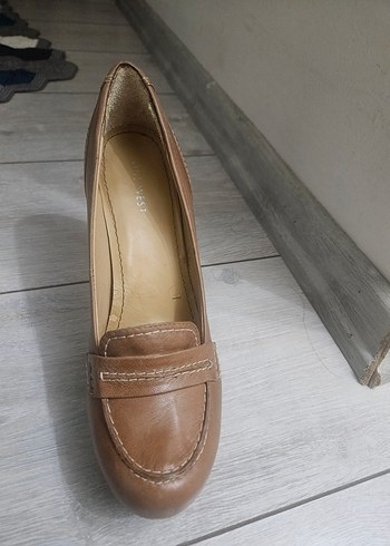 Bej Deri Kadın Dolgu Topuk Klasik Ayakkabı - Görsel 3