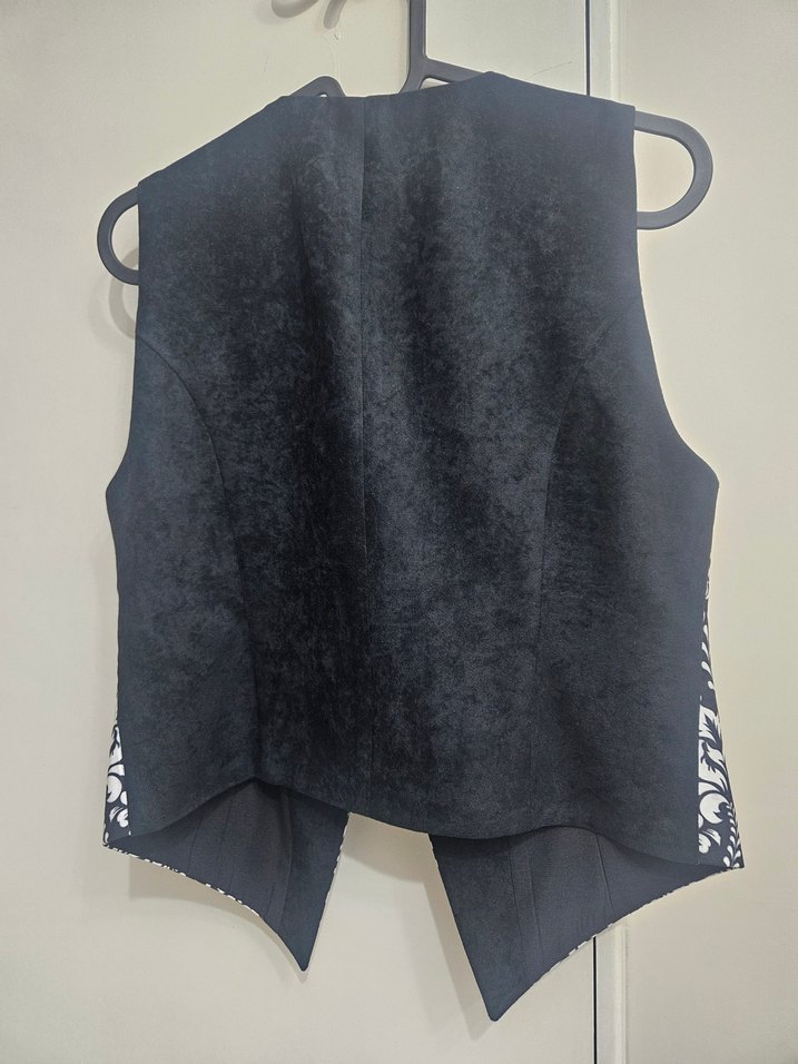 Desenli V Yaka  Siyah Kadın Yelek - Görsel 2