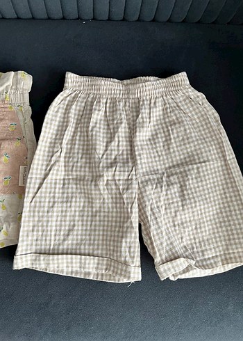 Bej Düğmeli Kız Çocuk Şortları - Görsel 3