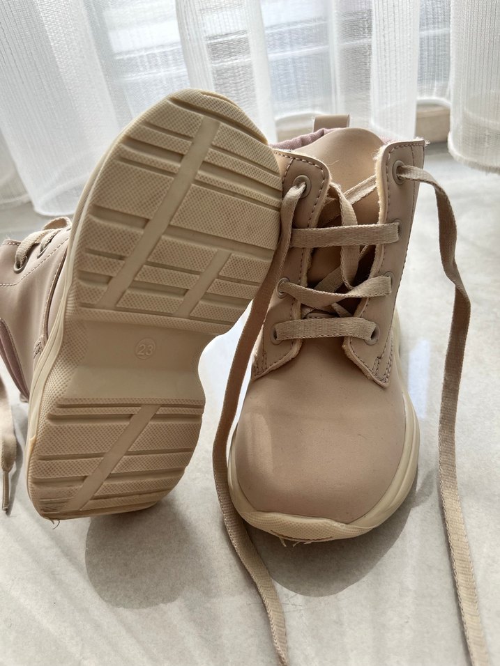 Kızlar İçin Bej Bağcıklı Lastik Botlar - Görsel 2