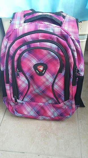 kız çocuk okul çantası