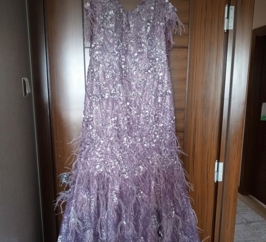 Uzun V Yaka Dantel İşlemeli Kadın Elbise - Görsel 3