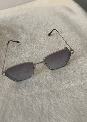 Gri Kadın Minimalist Güneş Gözlüğü - Görsel 2