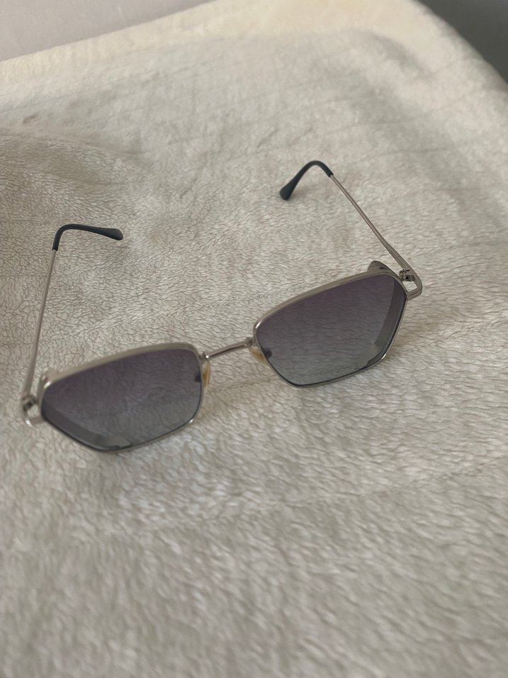 Gri Kadın Minimalist Güneş Gözlüğü - Görsel 2
