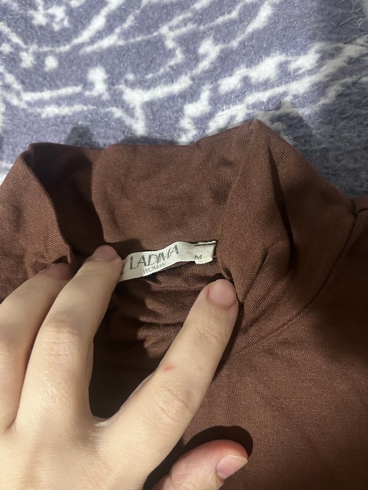 Kahverengi Kadın Kolsuz Yüksek Yakalı Atlet - Görsel 2