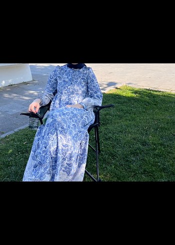 Bohem Tarzı Uzun Mavi Bağlama Desenli Elbise - Görsel 2