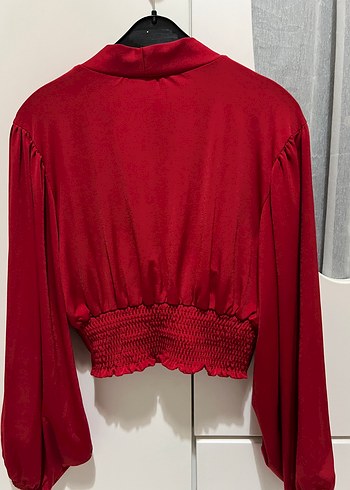 Kırmızı V Yakalı Düğmeli Kadın Bluz - Görsel 3