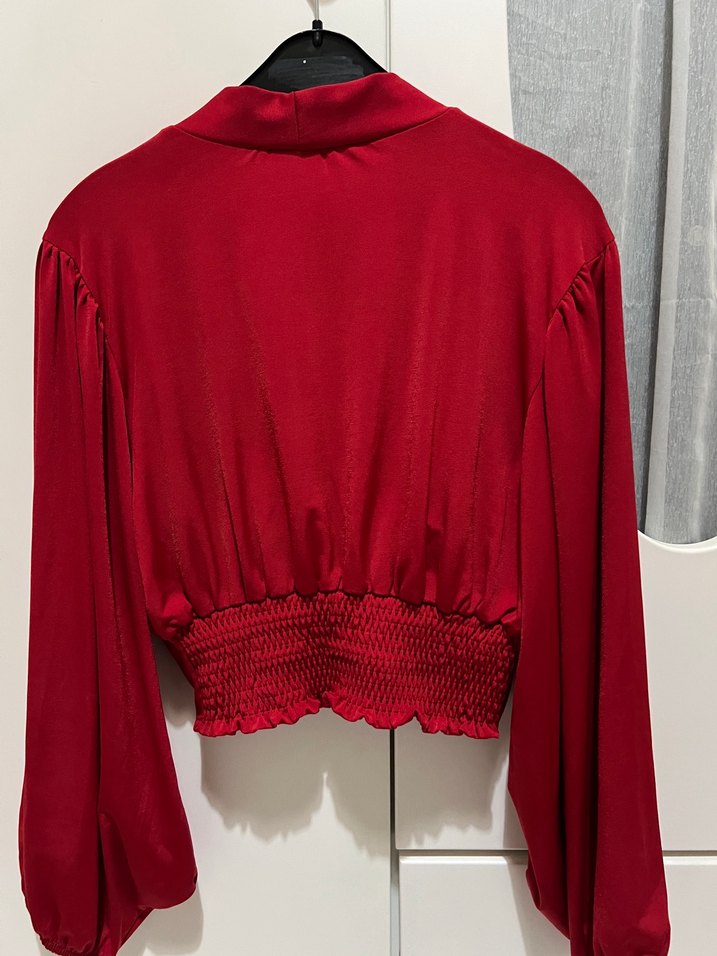 Kırmızı V Yakalı Düğmeli Kadın Bluz - Görsel 3