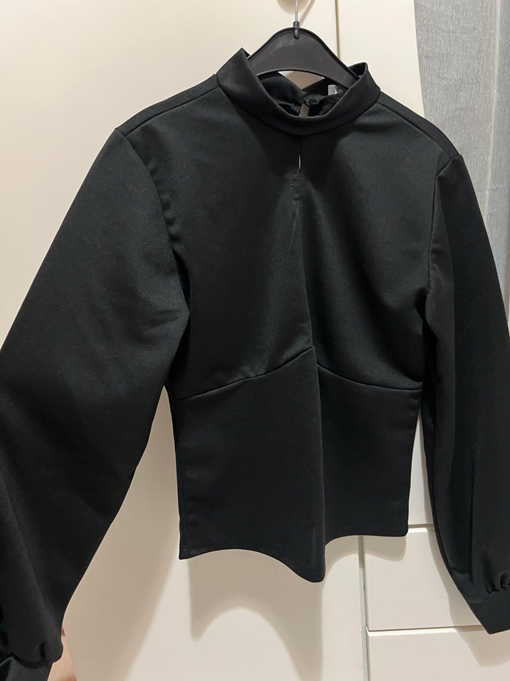 Siyah Yüksek Yakalı Kadın Sweatshirt - Görsel 2