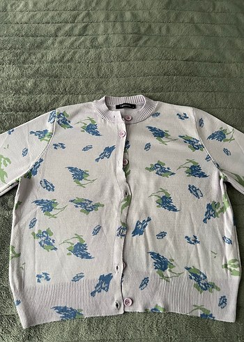 Düğmeli Mor Çiçek Desenli Kadın Hırka - Görsel 3