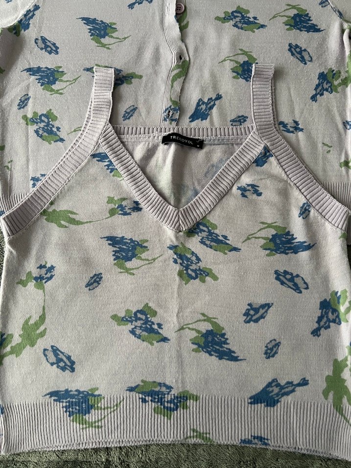 Düğmeli Mor Çiçek Desenli Kadın Hırka - Görsel 4