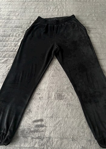 Siyah Kapüşonlu Kadife Takım - Görsel 4