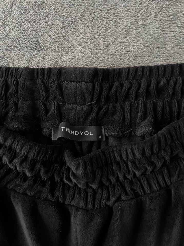 Siyah Kapüşonlu Kadife Takım - Görsel 5