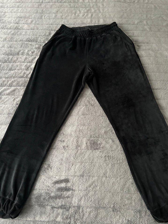 Siyah Kapüşonlu Kadife Takım - Görsel 4