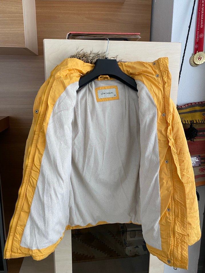 Sarı Düğmeli Kadın Kışlık Mont - Görsel 4