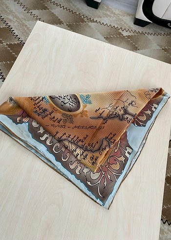Harita desenli eşarp - Görsel 2