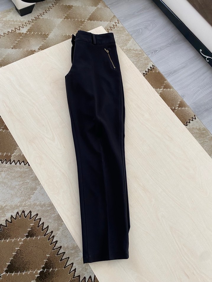 Kadın Siyah Fermuarlı Kumaş Pantolon - Görsel 2