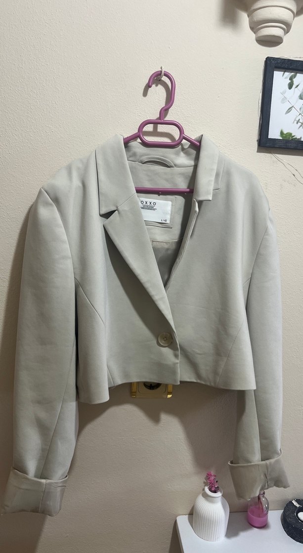 Bej Kısa Kesim Düğmeli Kadın Blazer - Görsel 3