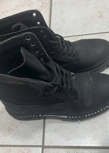 Siyah erkek bot - Görsel 3