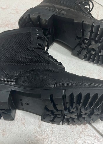 Siyah erkek bot - Görsel 2