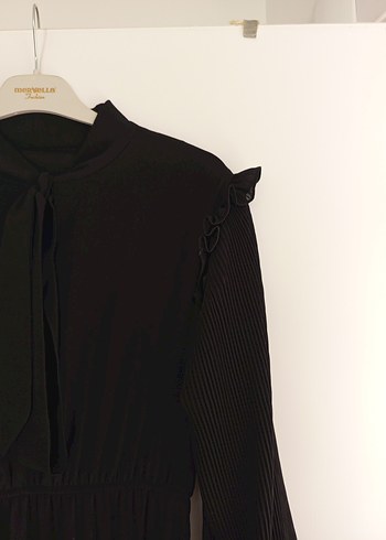 Uzun Siyah Fırfırlı Abiye - Görsel 3