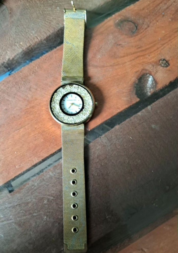 Parlak Altın Kadın Kol Saati ART2 - Görsel 2