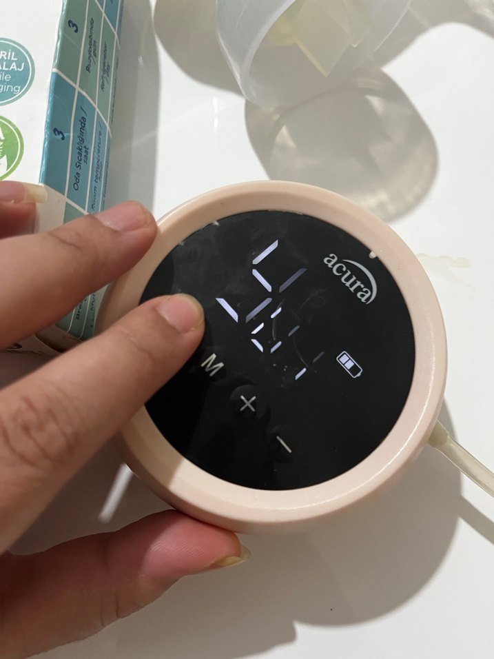 Beyaz Elektrikli Göğüs Pompası ve Saklama Poşetleri - Görsel 2