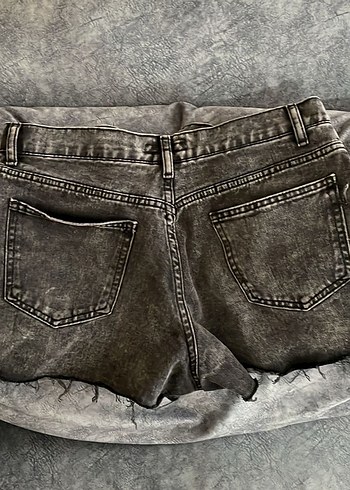 Gri Düğmeli Kadın Denim Midi Şort - Görsel 5