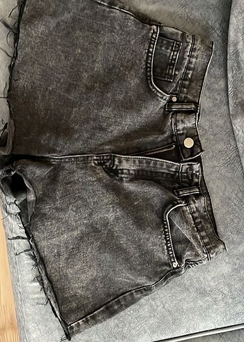 Gri Düğmeli Kadın Denim Midi Şort - Görsel 2