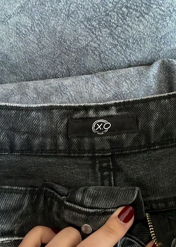 Gri Düğmeli Kadın Denim Midi Şort - Görsel 3