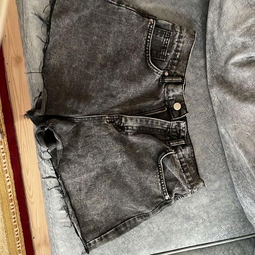 Gri Düğmeli Kadın Denim Midi Şort - Görsel 2