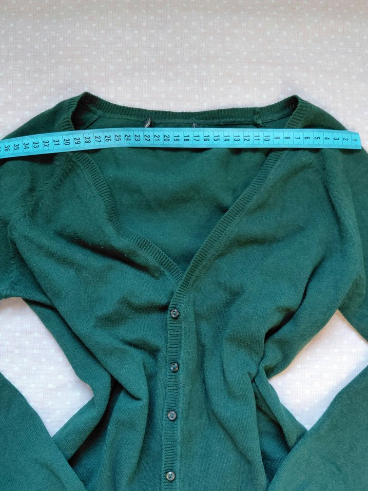 Düğmeli V Yakalı Yeşil Kadın Hırka - Görsel 2