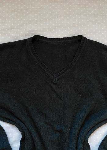 Siyah V Yaka Kadın Yün Kazak - Görsel 2