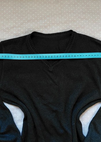 Siyah V Yaka Kadın Yün Kazak - Görsel 3