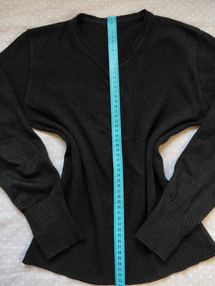 Siyah V Yaka Kadın Yün Kazak - Görsel 4