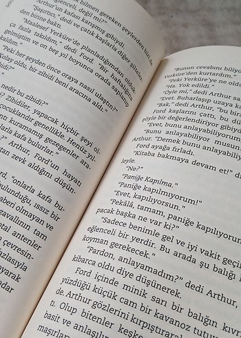 Otostopçunun Galaksi Rehberi - Douglas Adams - Görsel 2