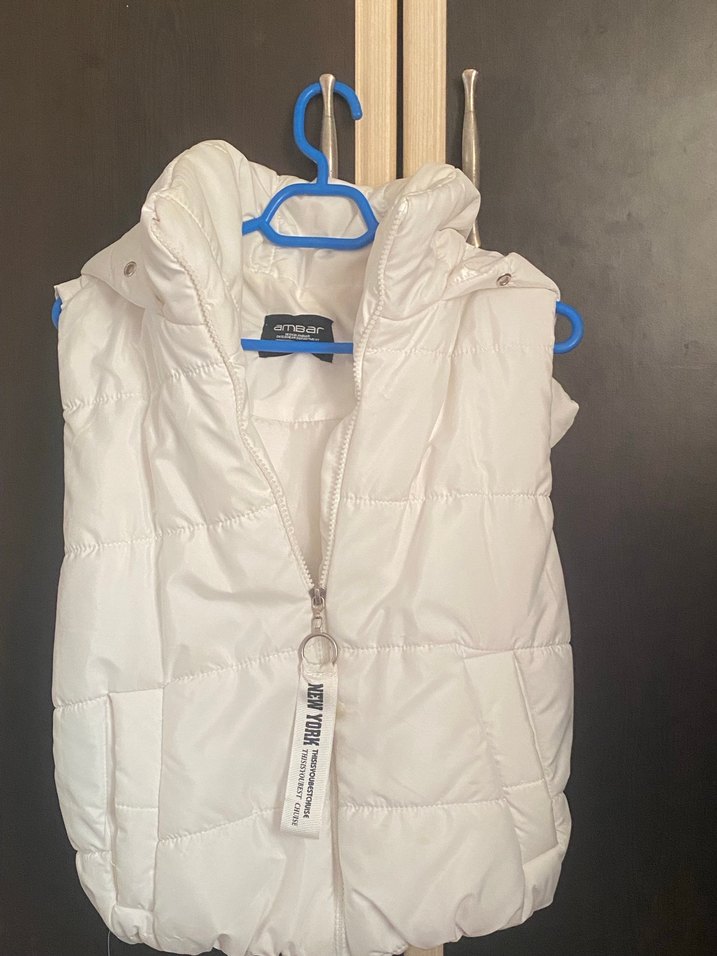 Beyaz Şeffaf Kapüşonlu Kadın Kolsuz Mont - Görsel 3