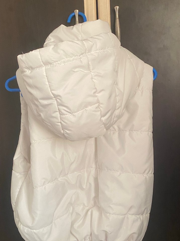 Beyaz Şeffaf Kapüşonlu Kadın Kolsuz Mont - Görsel 5