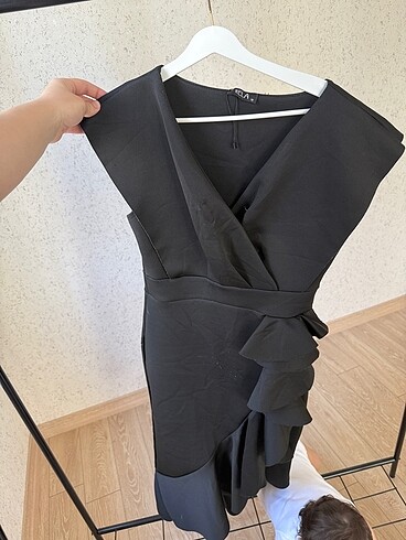 Zara Siyah önü fırfırlı elbise