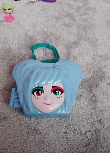  Beden Barbie ve Çok sayıda oyuncak