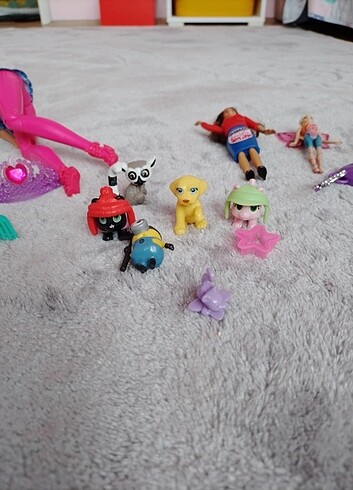  Beden Renk Barbie ve Çok sayıda oyuncak
