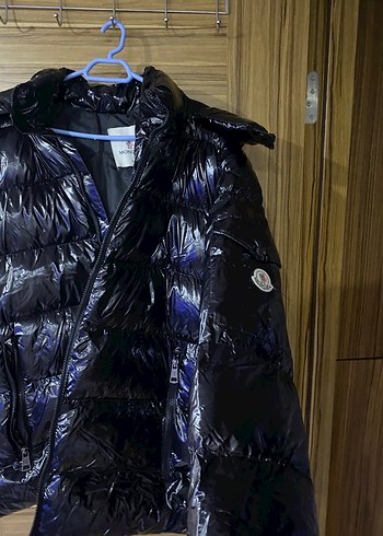 Kadın Erkek Siyah Parlak Kapüşonlu Kış Montu - Görsel 4