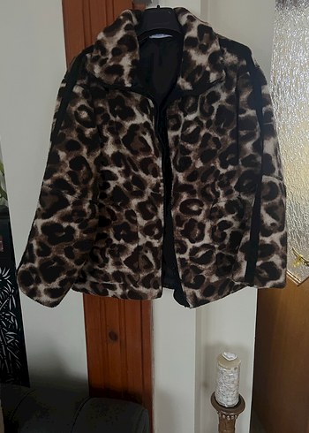 Kahverengi Leopar Desenli Kürklü mont - Görsel 3