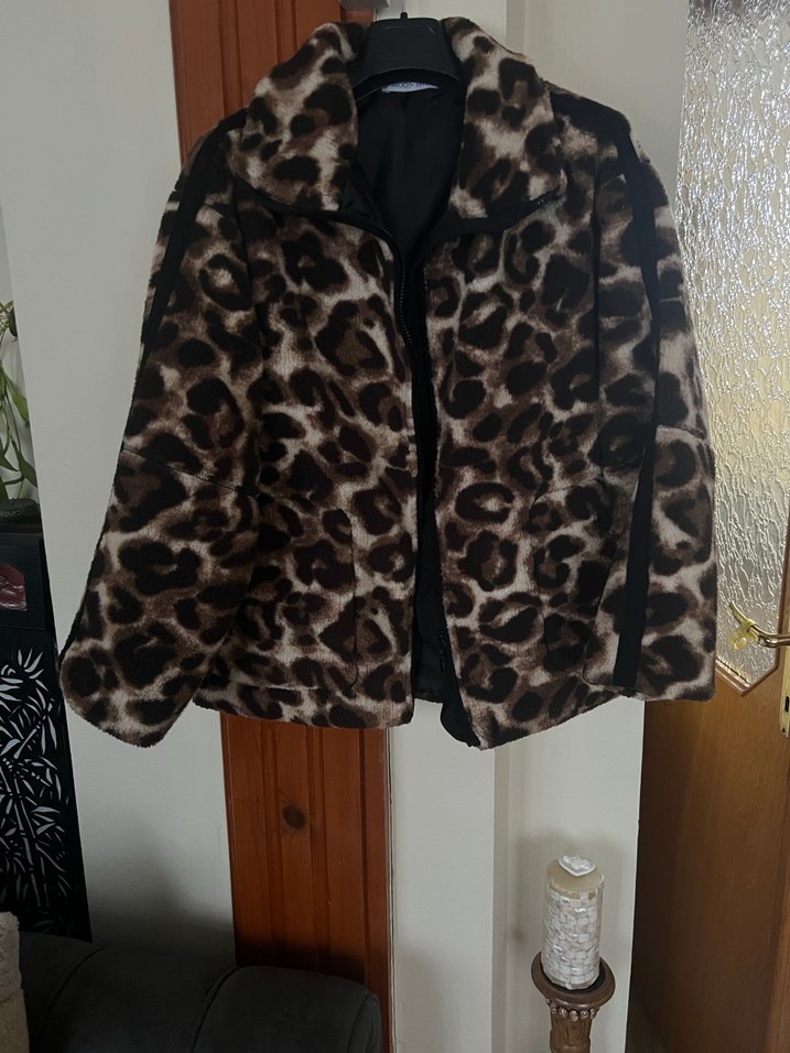 Kahverengi Leopar Desenli Kürklü mont - Görsel 3