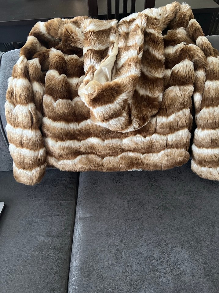 Kapüşonlu Zebra Desenli Suni Kürk Mont - Görsel 3